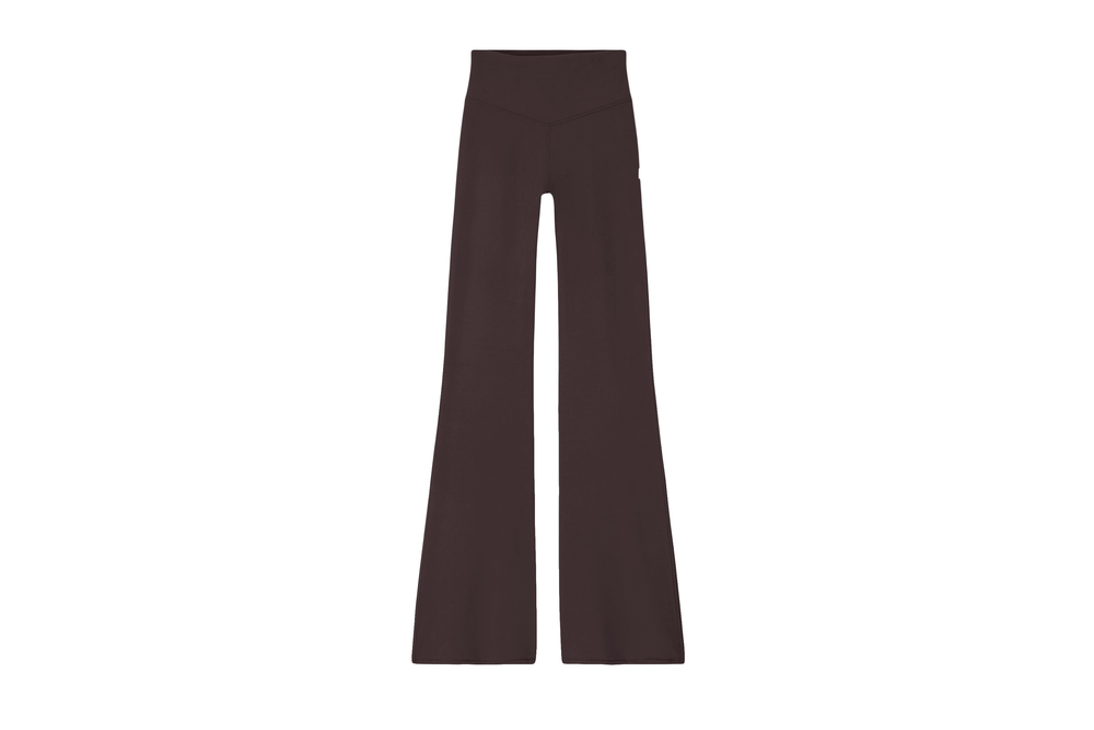 Image from: 10 best yoga pants and leggings to support you as you stretch, tried and tested
