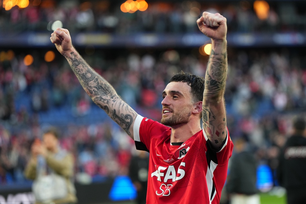 Image from: Transfer news LIVE: Guimaraes set for Arsenal medical, Vinicius Jr deal close, Man Utd target left-back
