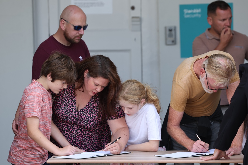 People signing condolence books at the public wake (Damien Eagers/PA) (PA Wire)