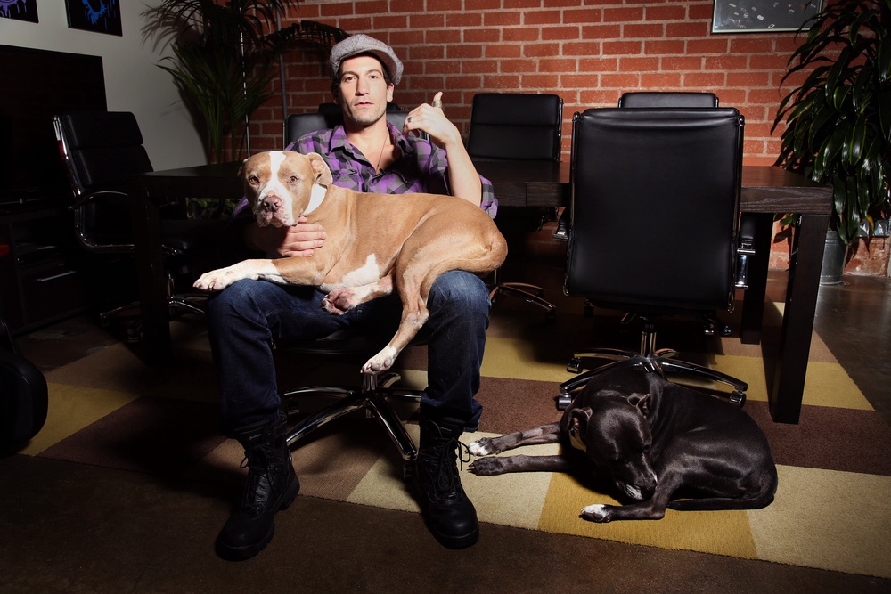 Jon Bernthal said his three rescue pit bulls are 'the greatest' (Getty)