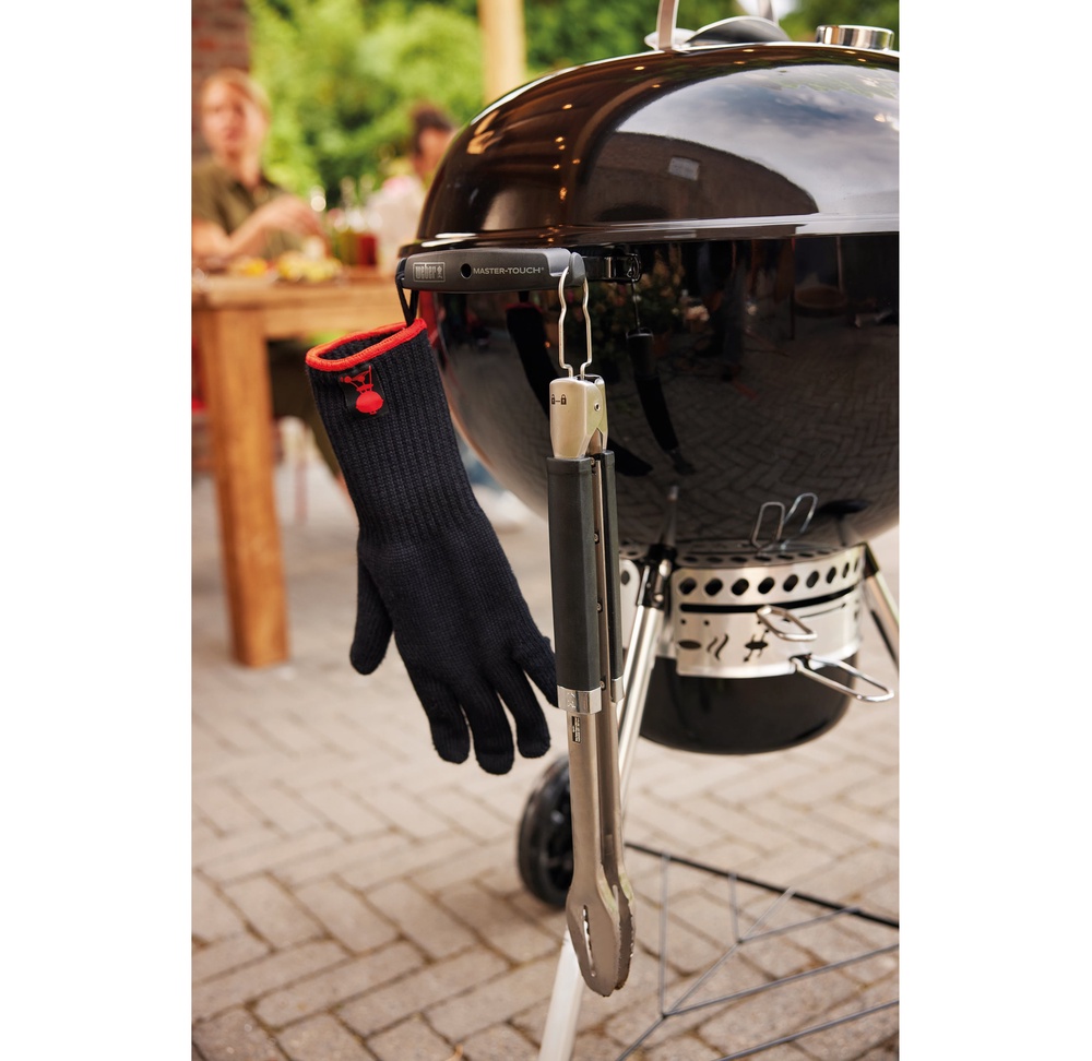 It’s important to begin at the top of the grill and work your way down when cleaning a BBQ (Weber)