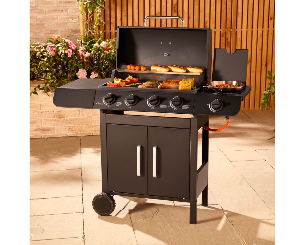 The food and any built-up gunk on your grill will come away so much quicker and easier if your grill is hot (Vonhaus)
