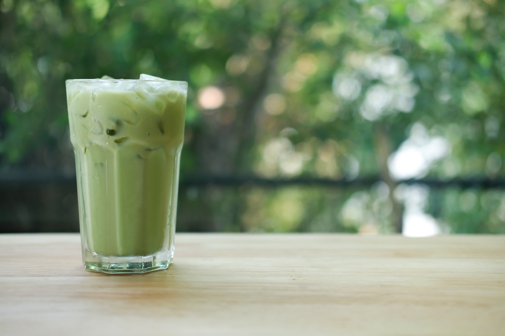 iced matcha lattes (Dontree - stock.adobe.com)