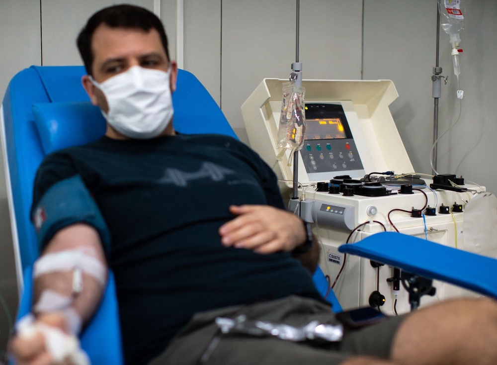Man donates plasma through a process called plasmapheresis (Getty)