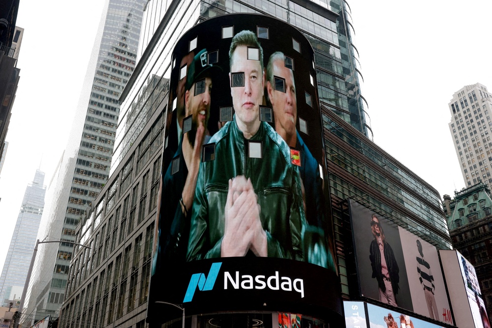 FILE PHOTO: A live feed shows SpaceX CEO Elon Musk on the day of SpaceX's initial public offering (IPO) at the Nasdaq MarketSite, in New York City, U.S., June 12, 2026 (Reuters)
