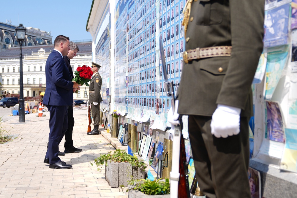 Defence Secretary Wes Streeting (right) and Ukrainian deputy defence minister Serhiy Boyve lay flowers at the Wall of Remembrance in Kyiv (Jane Barlow/PA) (PA Wire)
