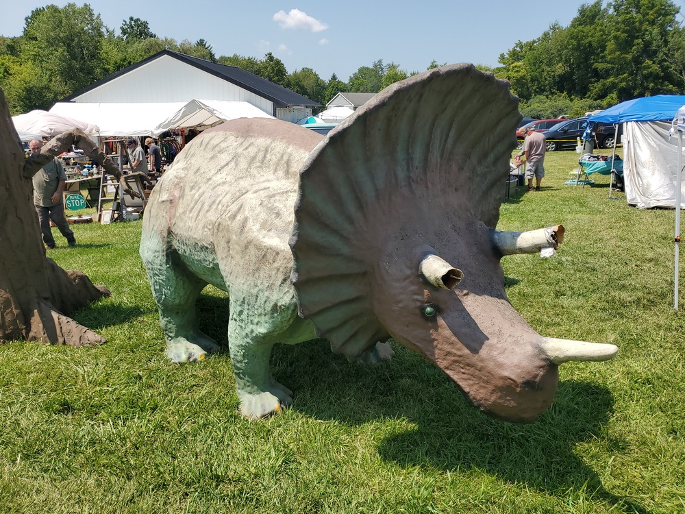 A replica dinosaur at the 127 Yard Sale (127 Yard Sale)