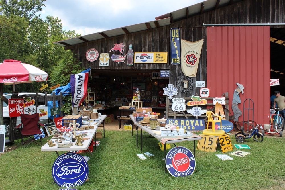 At the 127 Yard Sale, which spans Michigan, Ohio, Kentucky, Tennessee, Georgia and Alabama, shoppers pick through miles of roadside treasures, hunting down everything from vintage chairs and mid-century furniture to full-sized replica dinosaurs (127 Yard Sale)