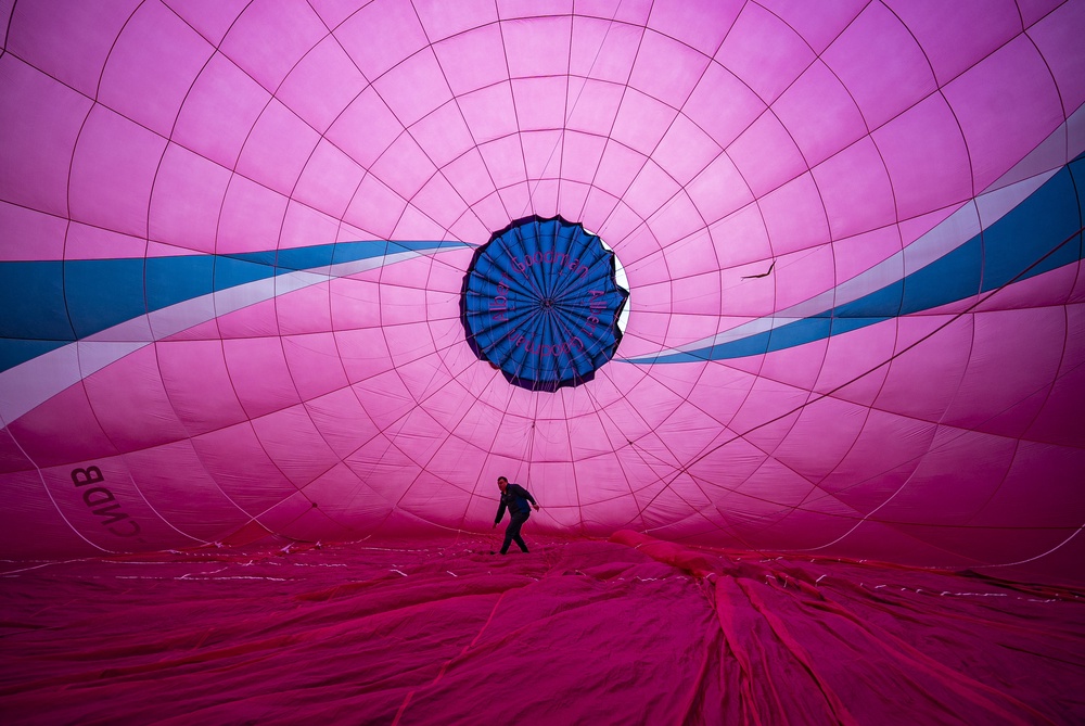 A hot air balloon pilot makes his final checks (Ben Birchall/PA) (PA Wire)