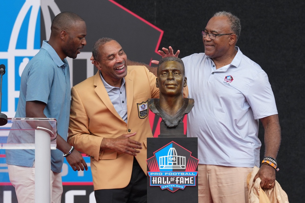 Selected by the 49ers in the second round of the 1983 draft as a fullback out of Nebraska, Craig became one of the most versatile players in league history (Kirby Lee-Imagn Images)