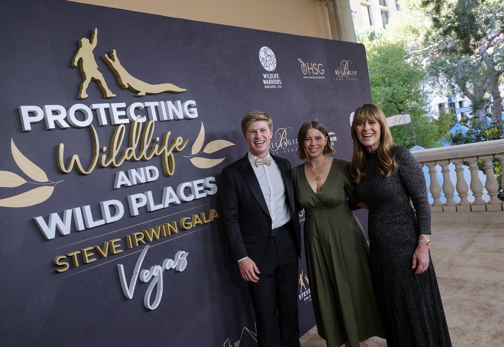 Robert and Bindi Irwin often praise their mother, Terri Irwin, who raised them after the death of their father (Getty)