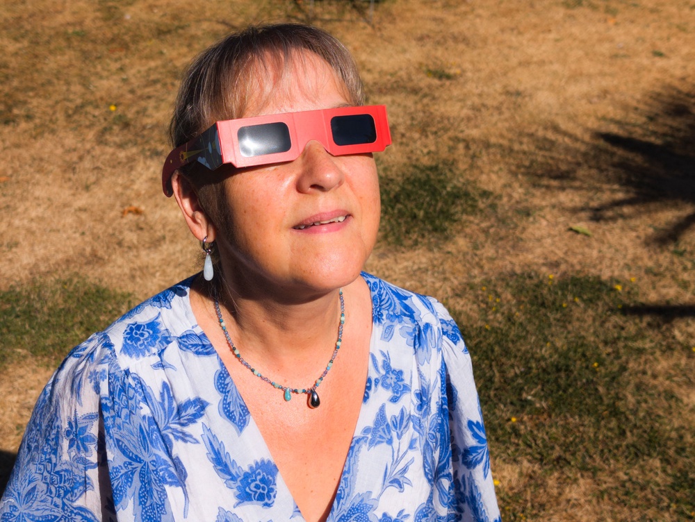 Specialists stress that only ISO 12312-2 certified glasses offer safe protection. (AFP/Getty)