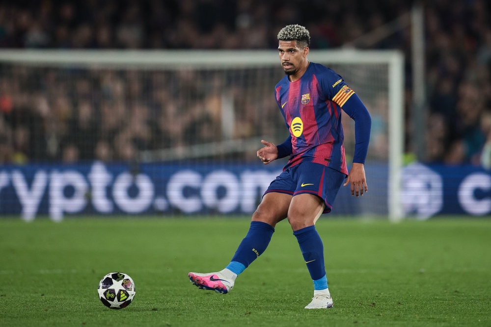 Image from: Transfer news LIVE: Romero to Arsenal, Liverpool want Barcola, Man Utd target defender