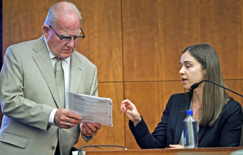 Defense attorney Kevin Reddington questions psychiatrist Dr. Jennifer Tufts (Reuters)