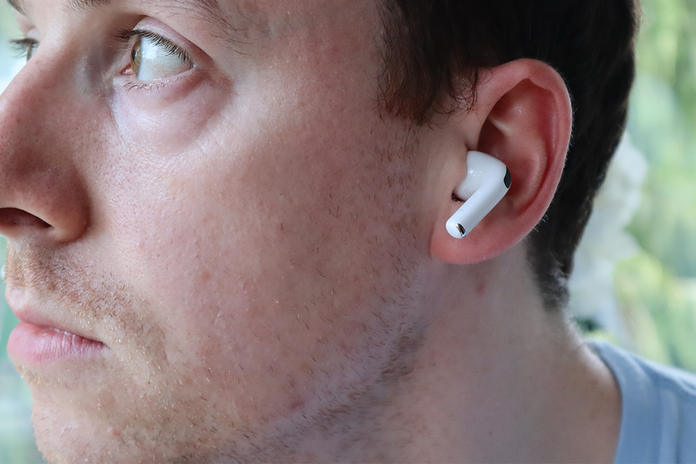 The newer model has a built-in heart rate monitor (Thomas Deehan/The Independent)