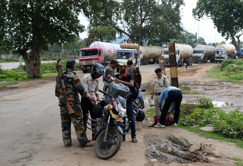 Indian excise department officers search for alcohol entering Bihar at a checkpoint in Rajauli, 150km south of Patna, on 20 August 2017 (AFP/Getty)