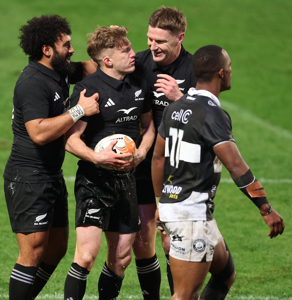 Image from: Sharks v New Zealand LIVE: Result and reaction as impressive All Blacks thrash hosts