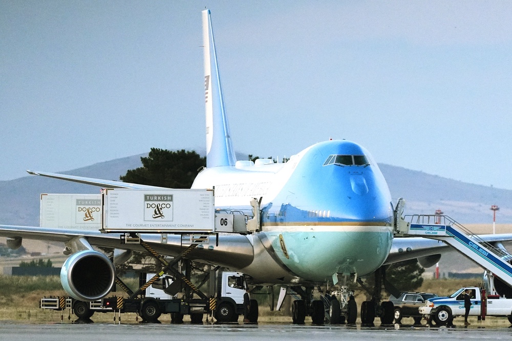 The president allegedly used an elevated catering truck to depart the old Air Force One without members of the press seeing (Trump plane)