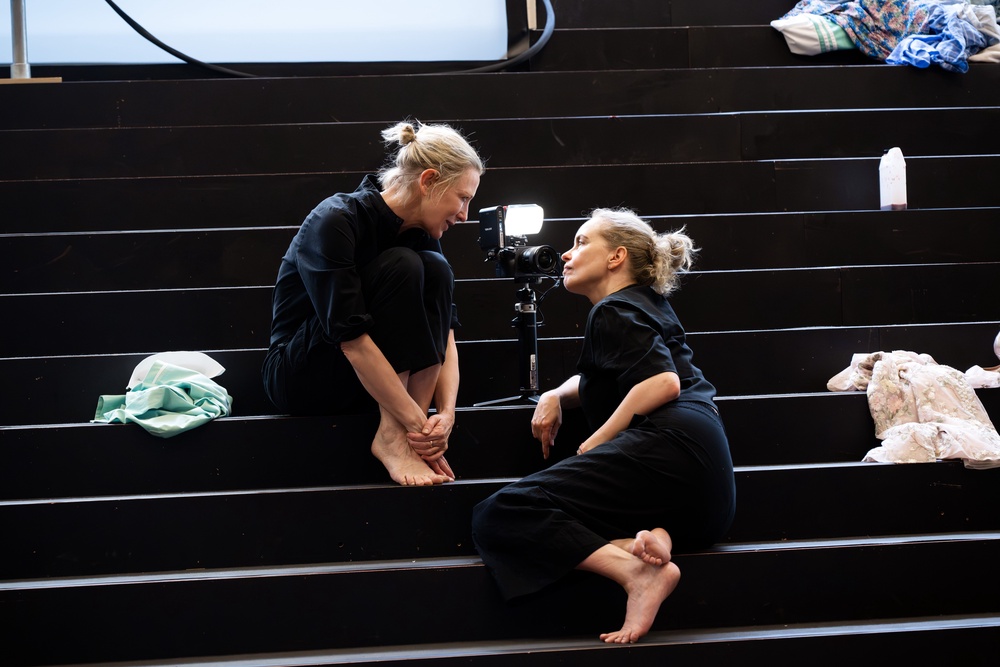 Cate Blanchett and Nina Hoss in rehearsal for Electra Persona (Monika Rittershaus)