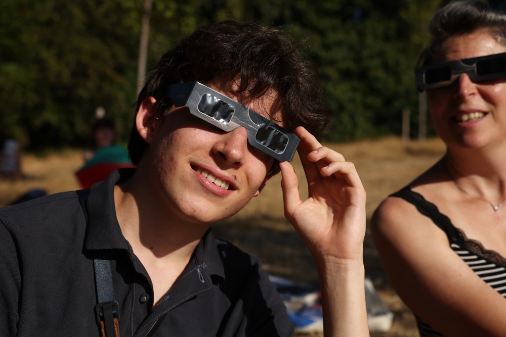 A couple from France try out their solar eclipse glasses in Greenwich Park as the countdown to the partial solar eclipse begins on August 12, 2026 in London, United Kingdom (Getty)