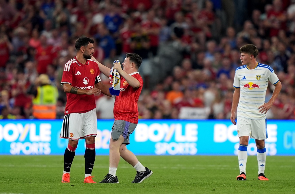 The match ended when a number of young fans ran onto the pitch (Niall Carson/PA)