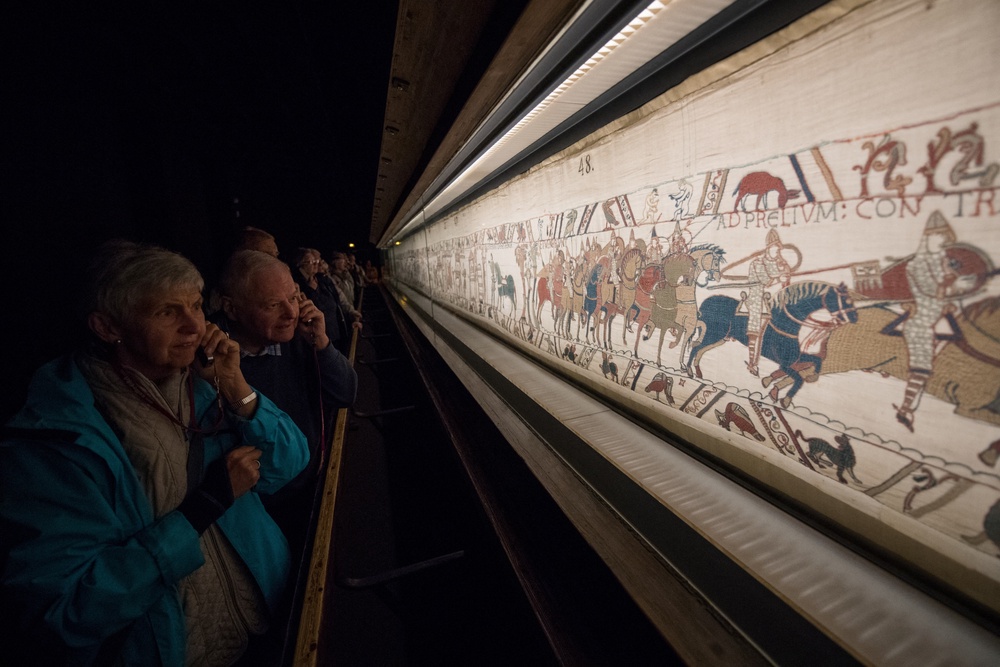 People look at the ‘Bayeux Tapestry’ (AFP via Getty)