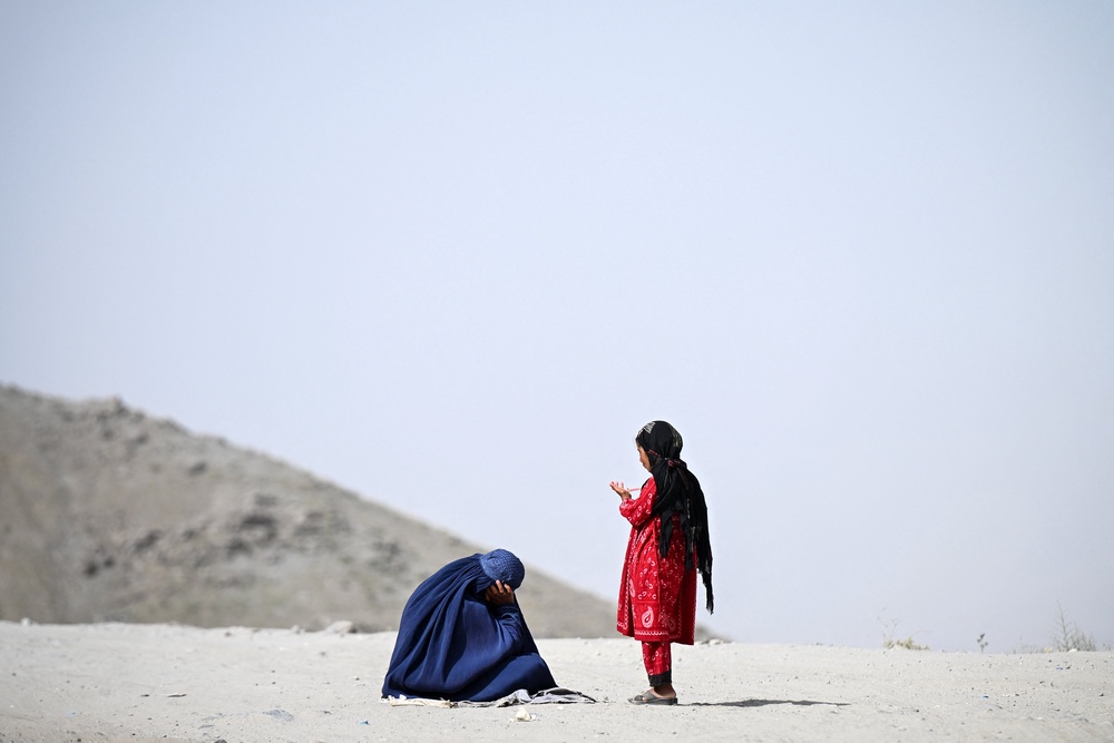 An Afghan woman and a girl seek alms in Argo district of Badakhshan province, Afghanistan (AFP/Getty)