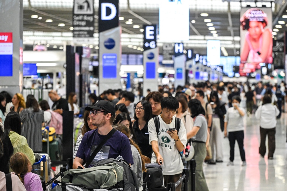 People line up in front of the check-in counter at the Narita airport in Narita, Chiba, Japan (AFP/Getty)