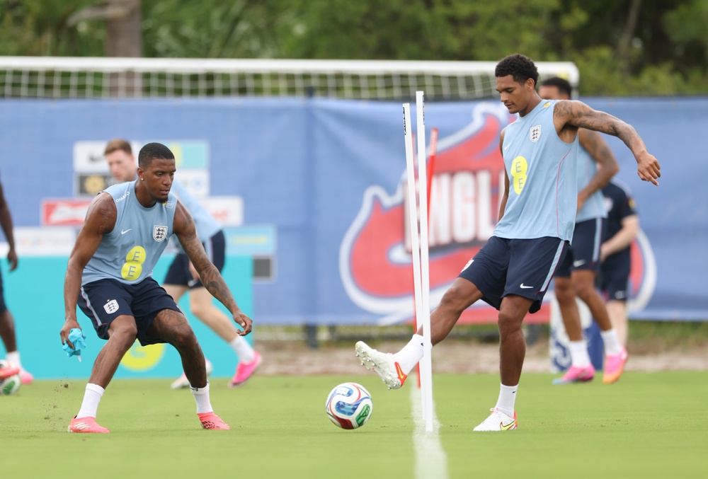 Ezri Konsa (left) and Jarell Quansah during England training at the World Cup (Getty)