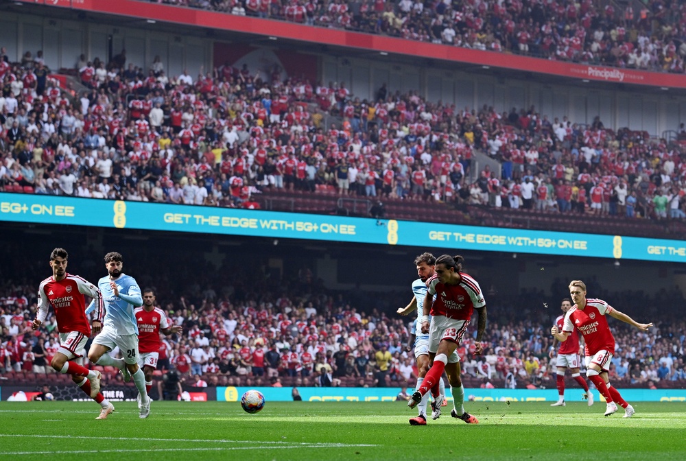 Riccardo Calafiori fires home Arsenal's first goal (Getty)