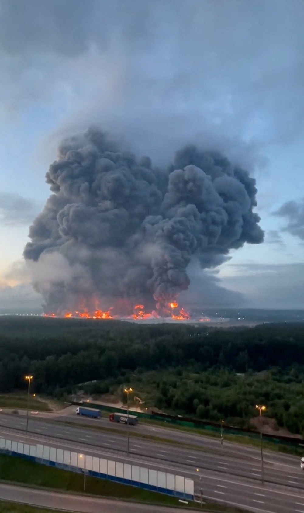 The strike triggered a huge inferno on-site, engulfing the warehouse (Social media)