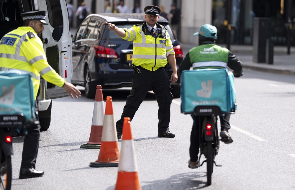 Police officers in London seize e-bikes to be tested (Ben Whitley/PA) (PA Wire)