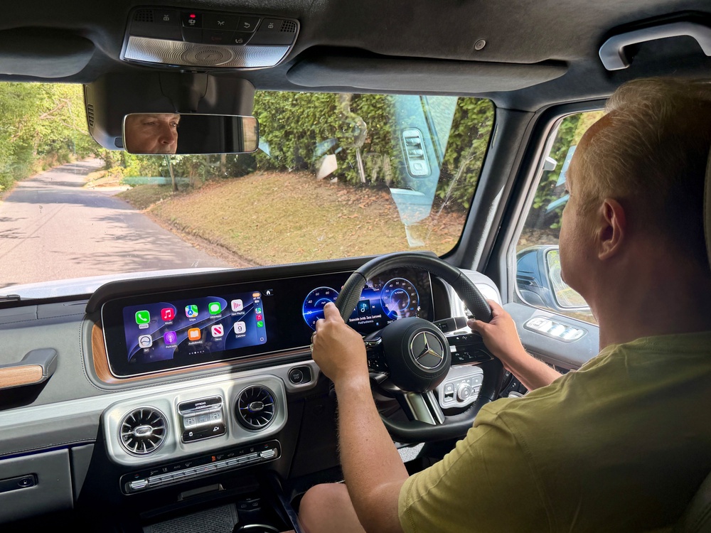 The Mercedes G580 gets twin 12.3-inch screens with wireless Apple CarPlay and Android Auto (Suki Basford)