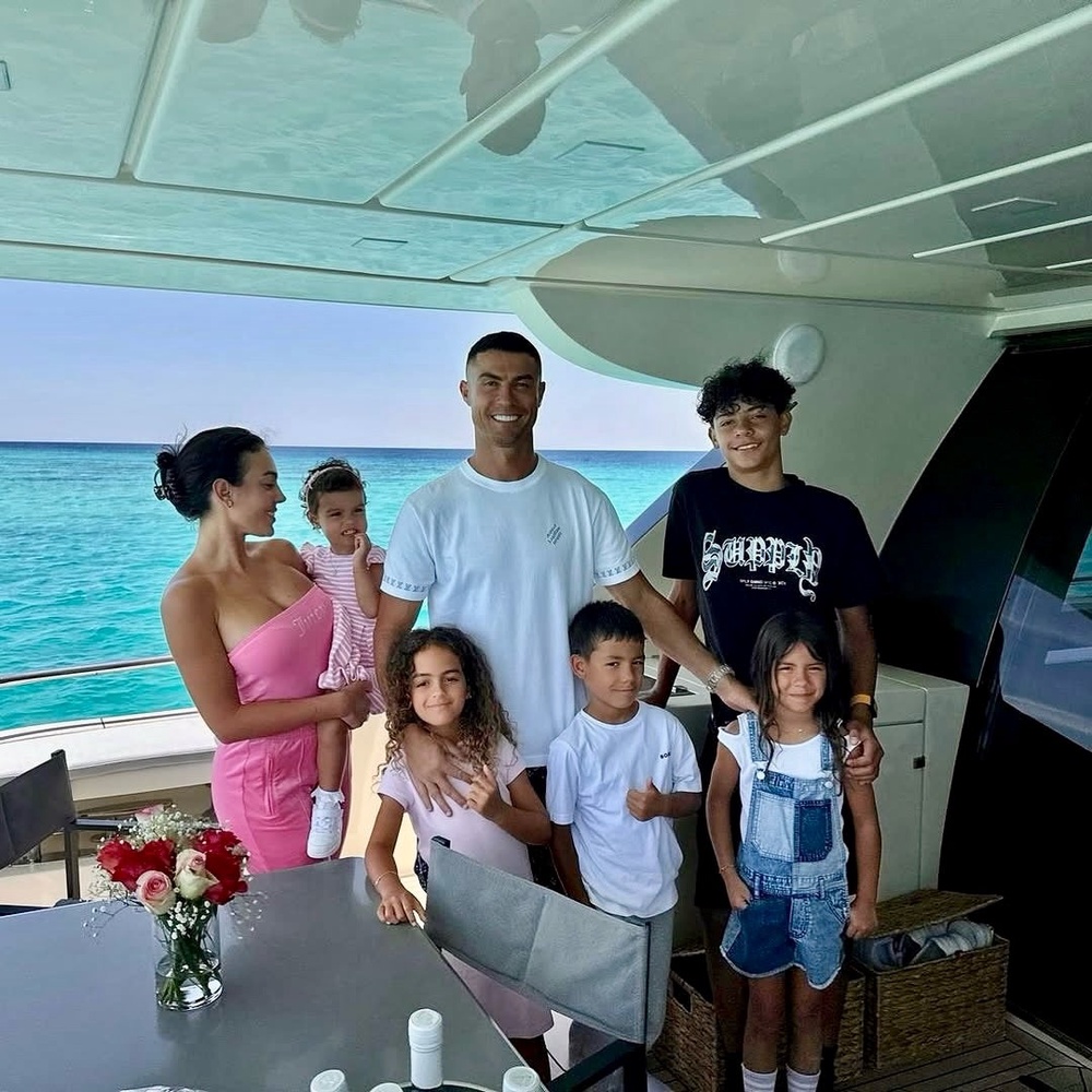 Ronaldo and Rodriguez got married, along with their five children, at their Cascais home in Portugal (@cristiano/instagram)