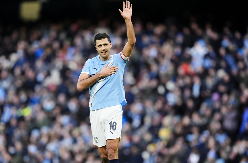 Image from: Transfer news LIVE: Man Utd respond to Fernandes approach, Arsenal and Liverpool get Barcola boost, Man City near £85m deal
