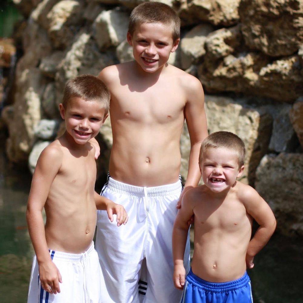 Cruz Beckham has shared a throwback photo of himself with his estranged brother Brooklyn and their sibling Romeo (Instagram/Cruz Beckham)