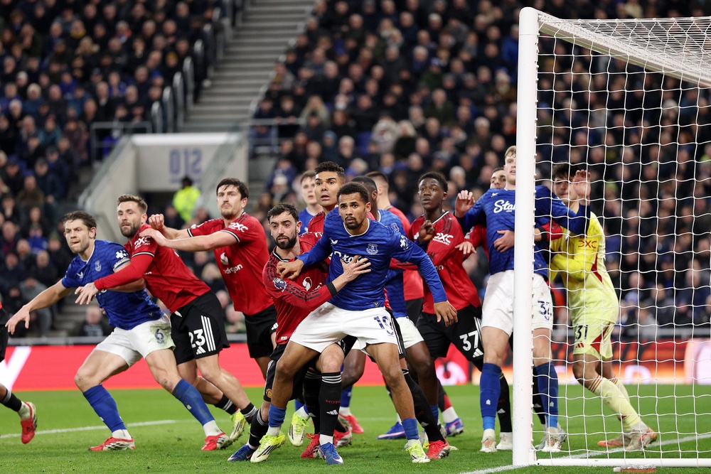 Grappling at set-pieces has become commonplace (Getty)