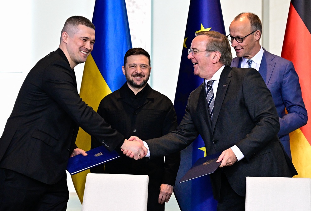 Mykhailo Fedorov (L) and Zelensky had been close allies since 2019 until the former was fired (AFP/Getty)