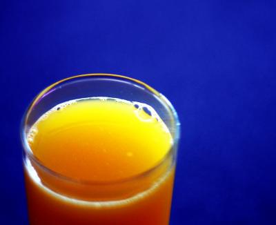 Apple juice contains high content of vitamin C (Leonid Mamchenkow via Eurekalert)