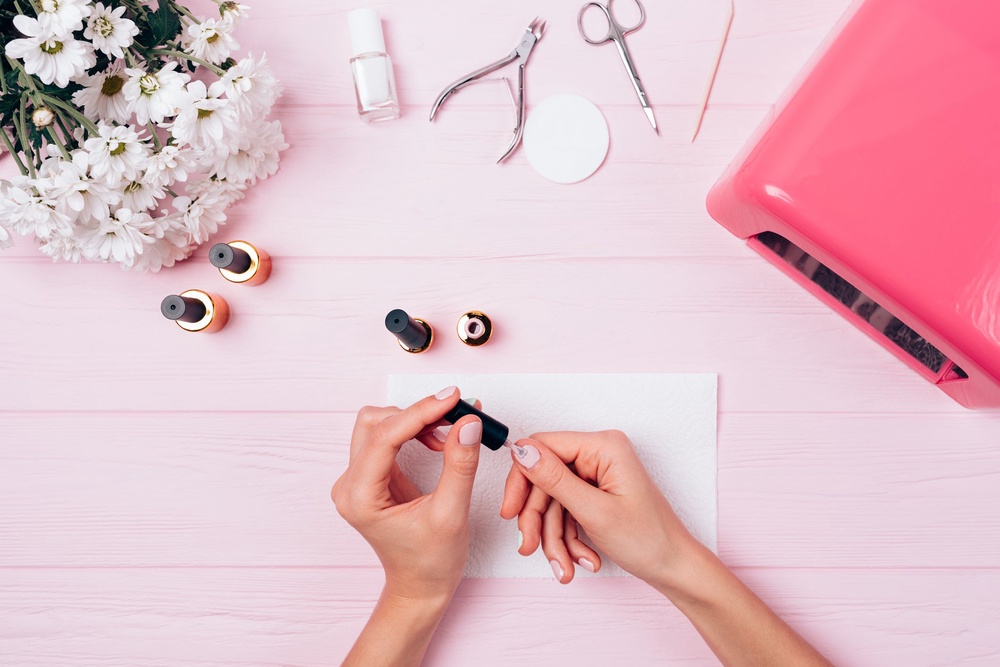 Dermatologists recommend avoiding at-home kits and heading to a professional instead (Getty/iStock)