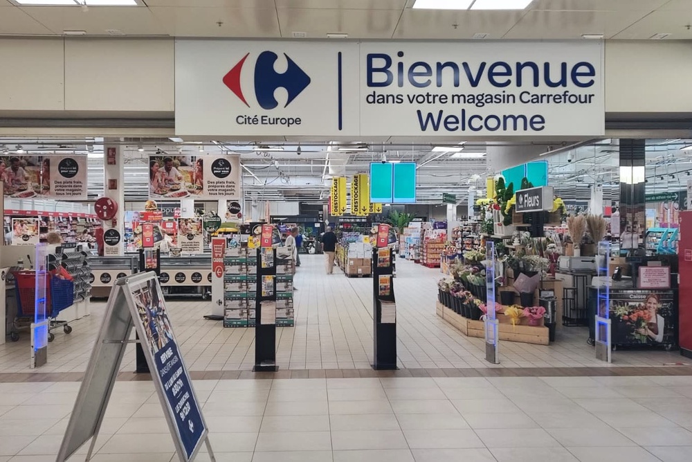 The Coquelles district is home to a large Carrefour supermarket (Carrefour, Cité Europe (Calais Coquelles))