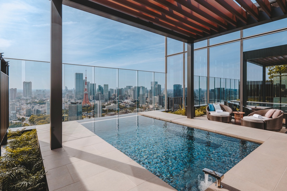 Relax and unwind at the indoor-outdoor spa (Fairmont Tokyo)