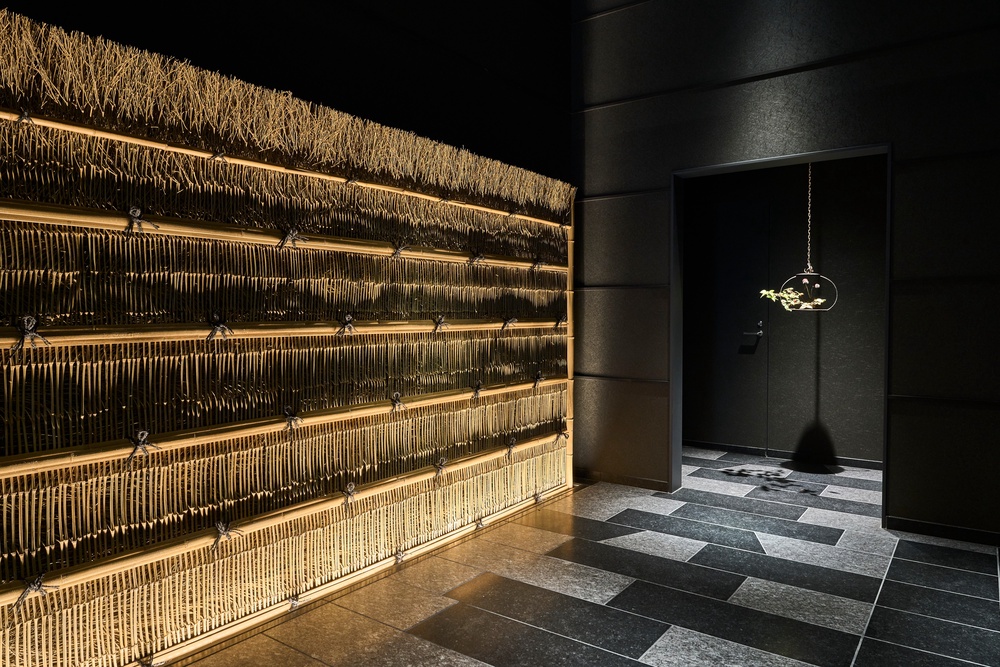 The hotel entrance is discreet and sophisticated (FUFU Tokyo Ginza)