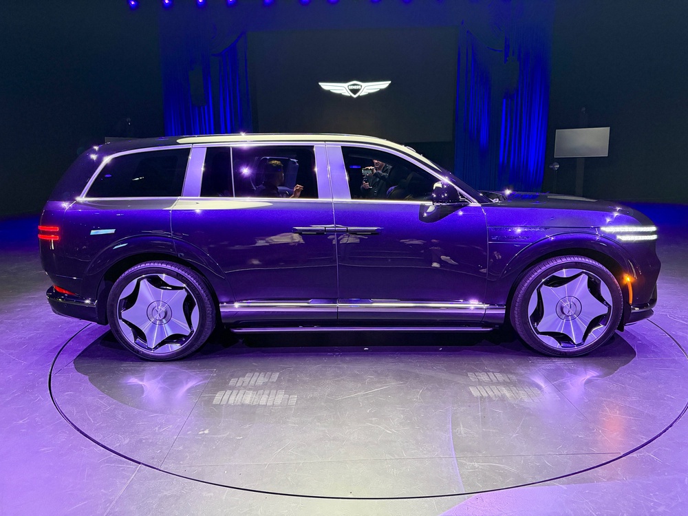 The Genesis GV90 is longer than a Range Rover and only marginally shorter than a Rolls Royce Cullinan (Steve Fowler)