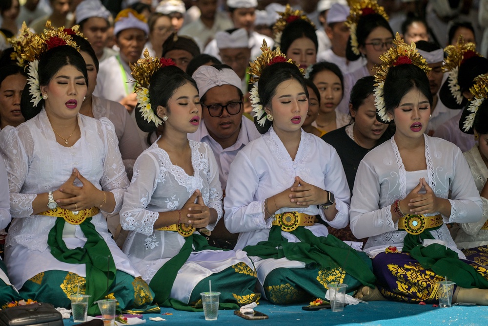 Hindu devotees pray during the Melasti ceremony prayer at Kenjeran beach in Surabaya on March 14, 2026. Melasti is a purification festival which is held several days before 