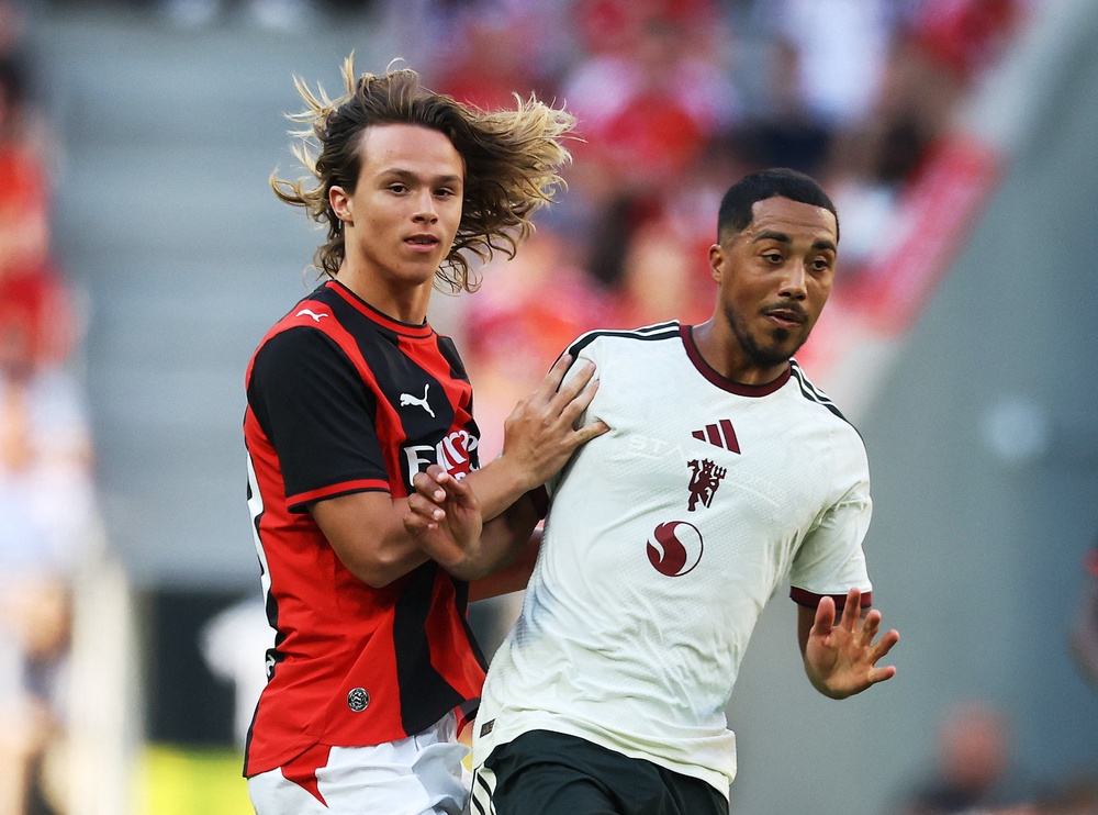 Manchester United's Youri Tielemans in action with AC Milan's Christian Comotto (Reuters)