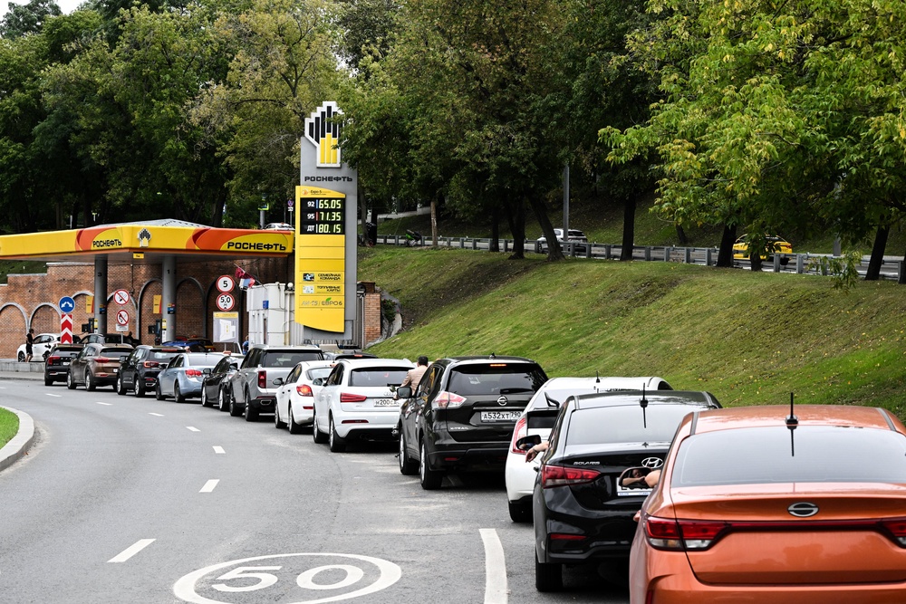 Drivers queue at a Rosneft petrol station to refuel their cars in Moscow on August 21, 2026. (Photo by Igor IVANKO / AFP via Getty Images) (AFP/Getty)