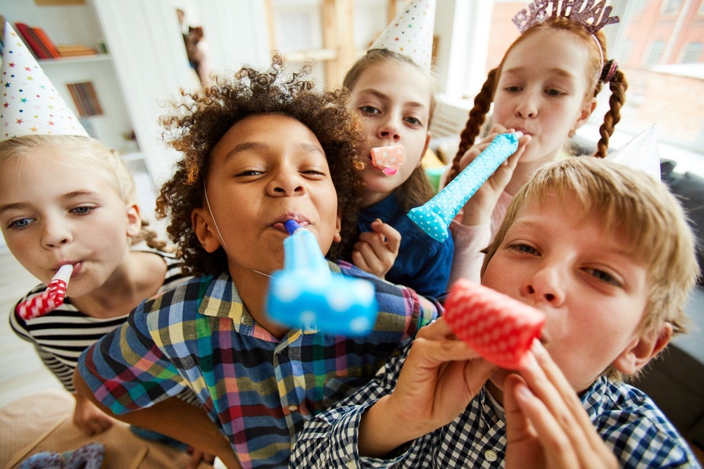 Parents can facilitate meaningful social connections by organizing visits to local parks, playgrounds, or birthday parties (Getty Images/iStockphoto)