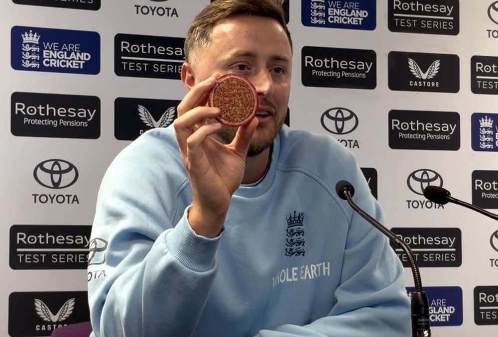Ollie Robinson, pictured, and Josh Tongue shared the match ball – literally – after five wickets each in Pakistan’s first innings (Rory Dollard/PA) (PA Wire)