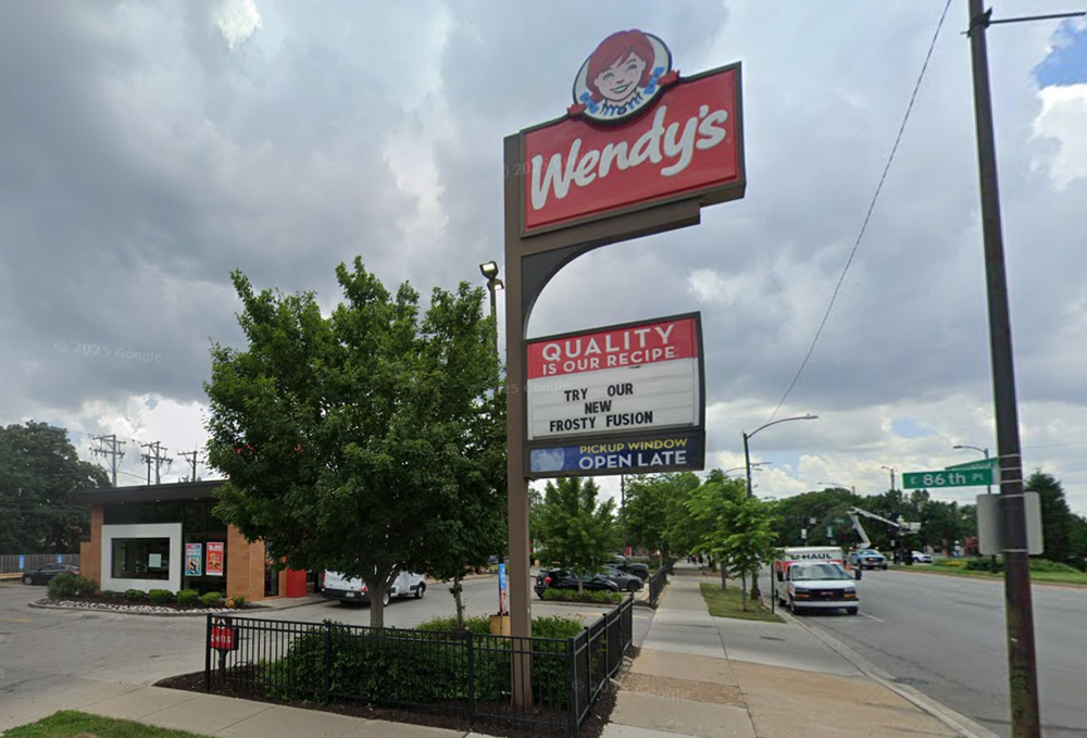The Wendy's in Chicago where Douglas says she was sickened by a double cheeseburger meal (Google Maps)